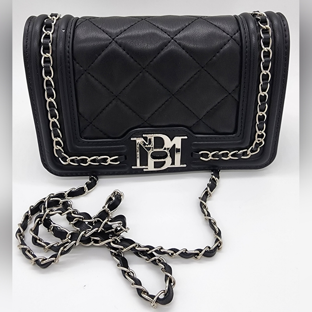 Badgley Mischka Crossbody w/frame and silver chain. NWT.